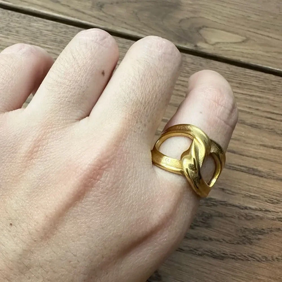 Hollow out twist ring  - Picture 3 of 5